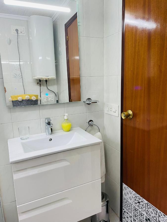 Cozy 2-Bedroom Serviced Apartment With Netflix Sagunto Exterior foto
